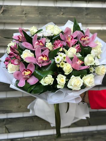 Букет цветов из: Розы и Хризантемы в Гиагинском