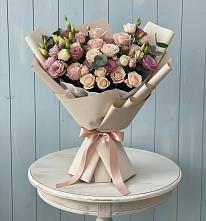 Букет цветов из:  Розы и Лизиантусы в Гиагинском