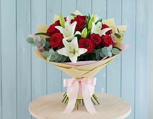 Букет цветов из:  Лилии и Розы в Гиагинском