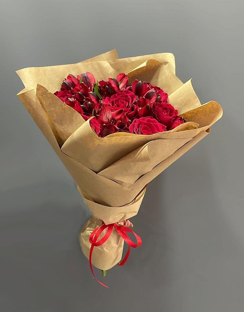 Букет цветов из: Альстромерии и Розы в Гиагинском