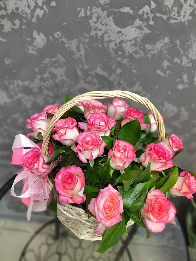 Цветочная композиция из Розы в корзине в Гиагинском