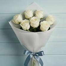 Букет 7 Белых роз Эдлесс Лав в Гиагинском