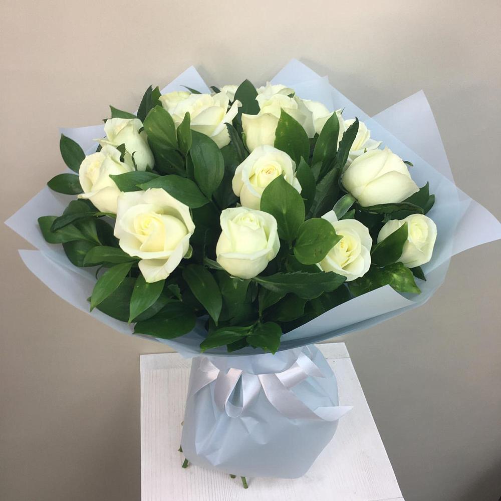 Букет 15 Белых роз Проуд в Гиагинском