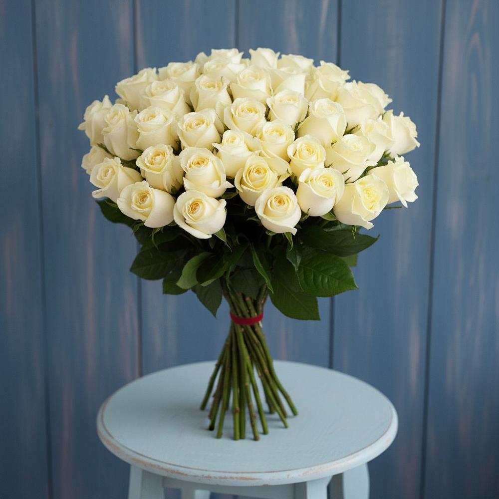 Букет 51 Белая роза Эдлесс Лав в Гиагинском