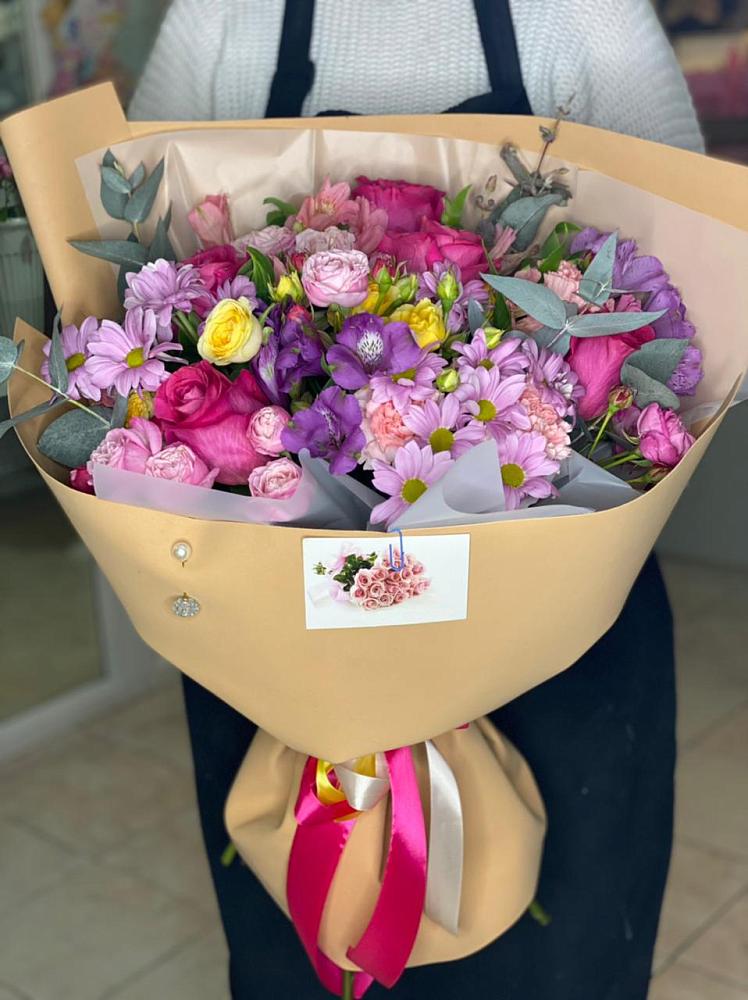 Букет цветов из: Хризантемы, Гвоздики и Альстромерии в Гиагинском