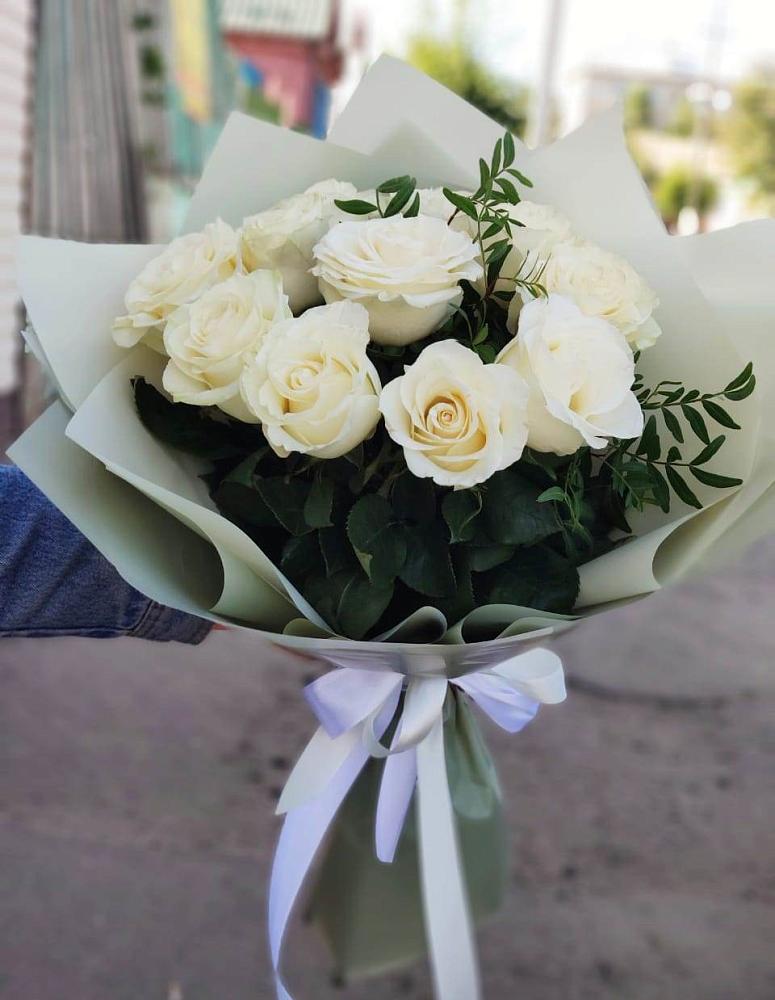 Букет Белые розы Проуд в Гиагинском