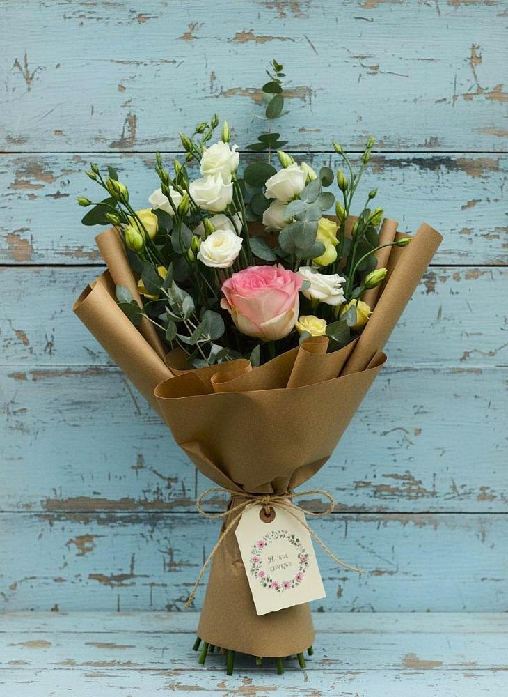 Букет цветов из: Розы и Лизиантусы в Гиагинском