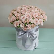 Цветочная композиция из Розы в шляпной коробке в Гиагинском