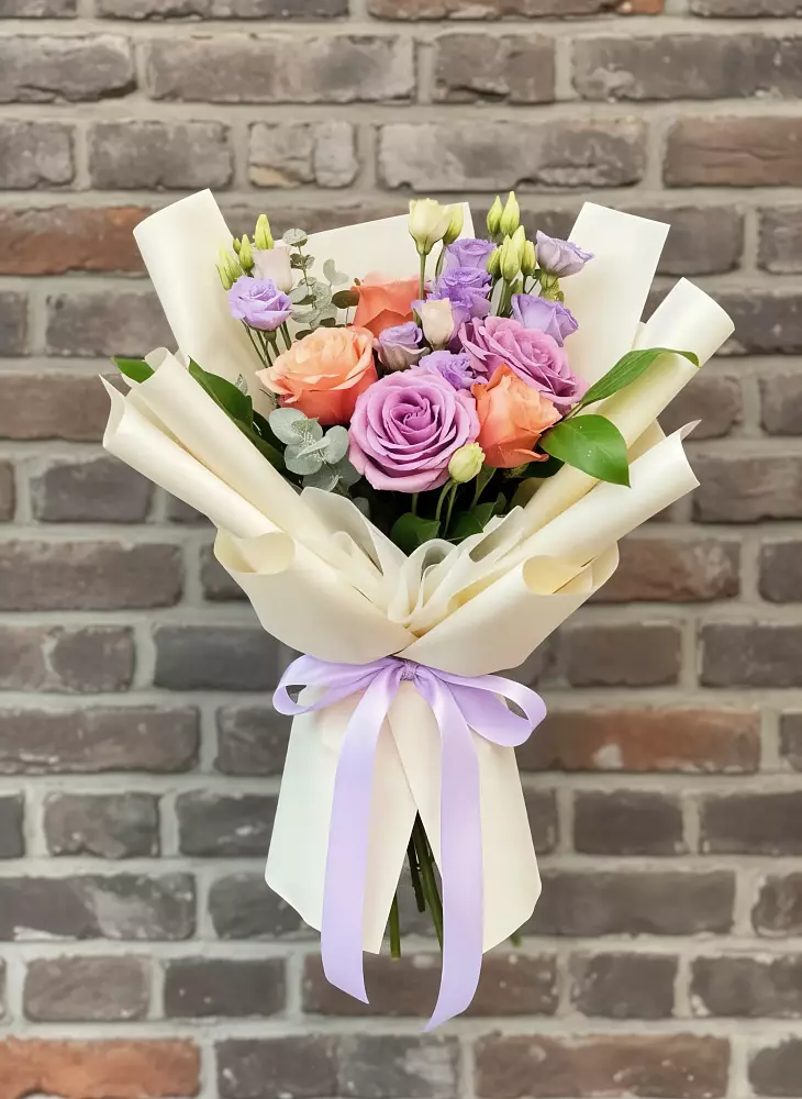 Букет цветов из: Лизиантусы и Розы в Гиагинском