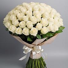 Букет 101 беля роза Белоснежка в Гиагинском