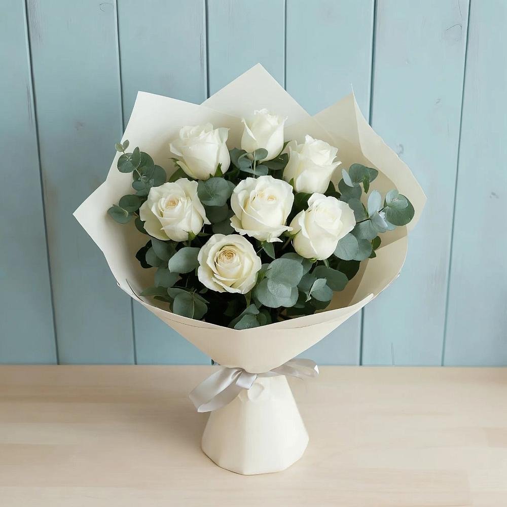 Букет Белые розы в Эвкалипте в Гиагинском