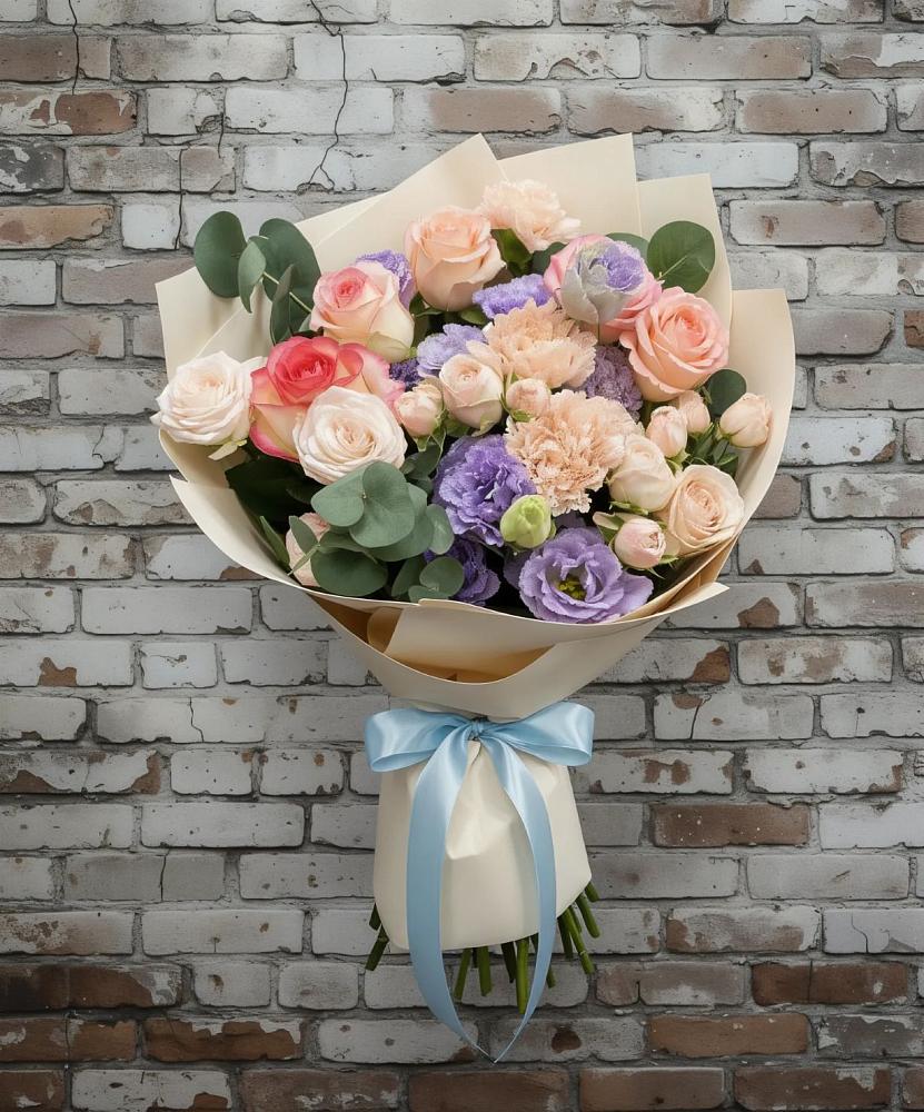 Букет цветов из: Розы, Лизиантусы и Гвоздики в Гиагинском