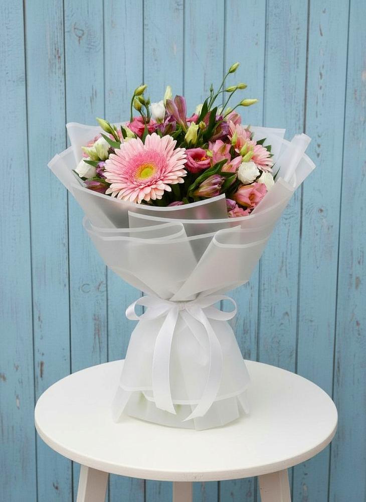 Букет цветов из: Герберы, Альстромерии и Лизиантусы в Гиагинском