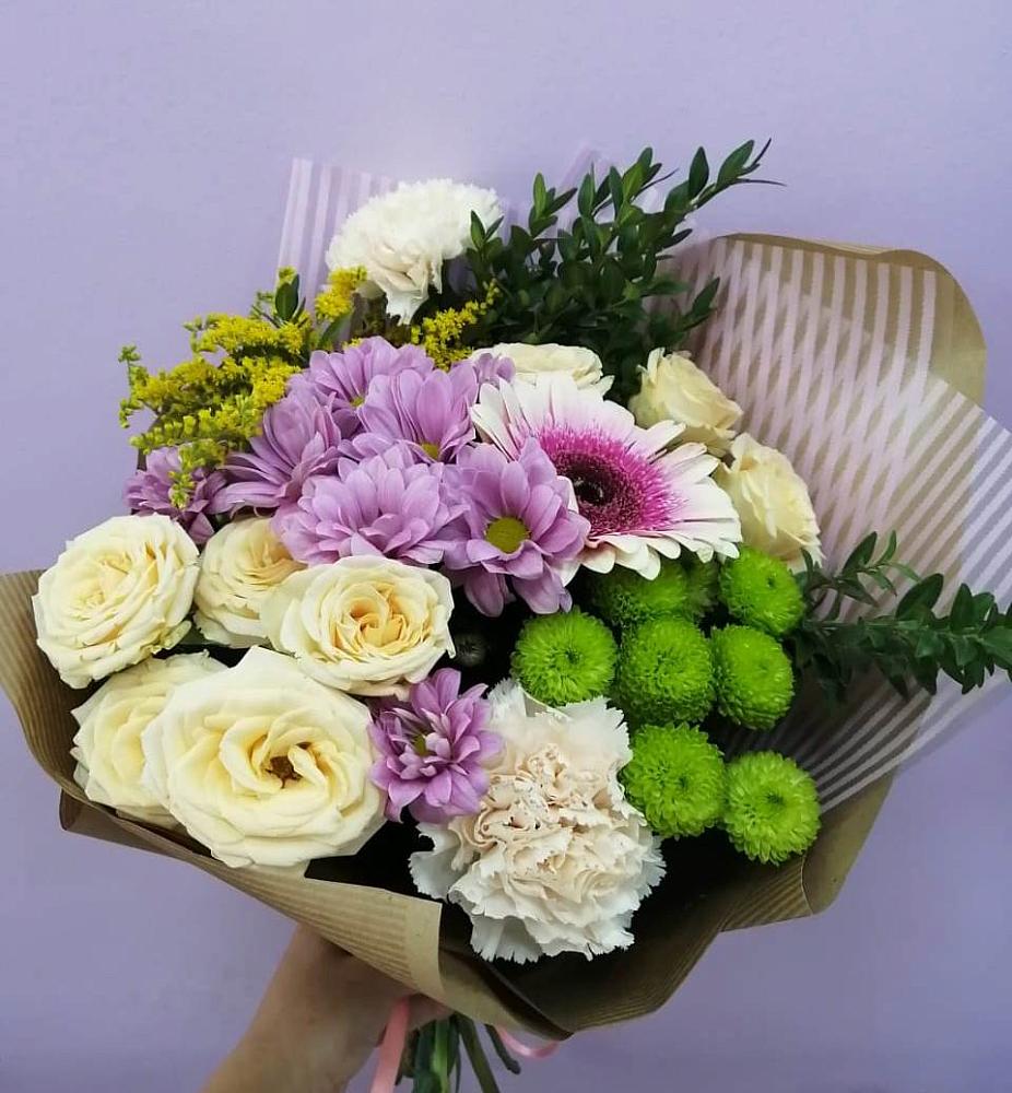 Букет цветов из: Хризантемы, Розы, Гвоздики и Герберы в Гиагинском