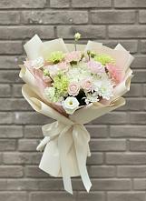 Букет цветов из:  Гвоздики, Розы, Лизиантусы и Хризантемы в Гиагинском