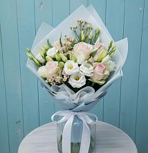 Букет цветов из:  Розы и Лизиантусы в Гиагинском