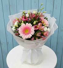 Букет цветов из:  Герберы, Альстромерии и Лизиантусы #REPLACE_PRED# Гиагинском