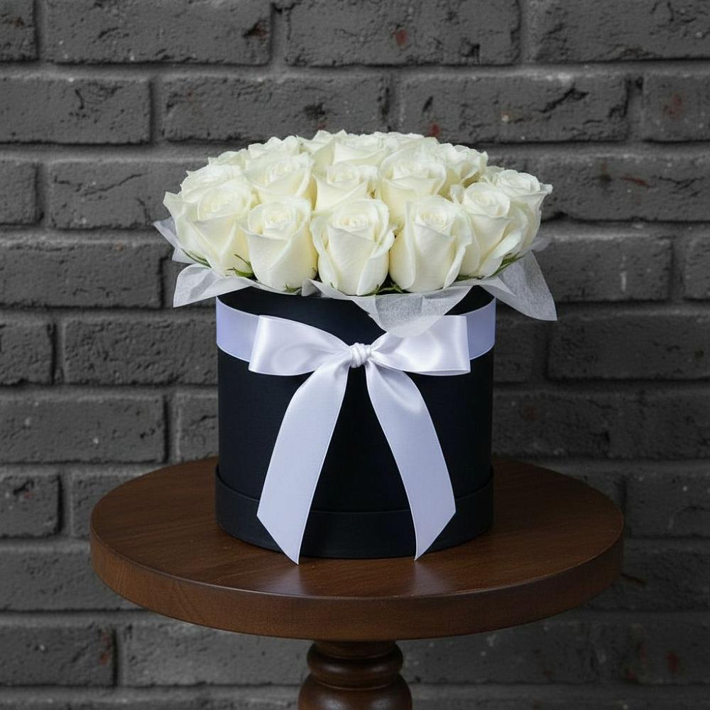 Цветочная композиция из Розы в шляпной коробке в Гиагинском