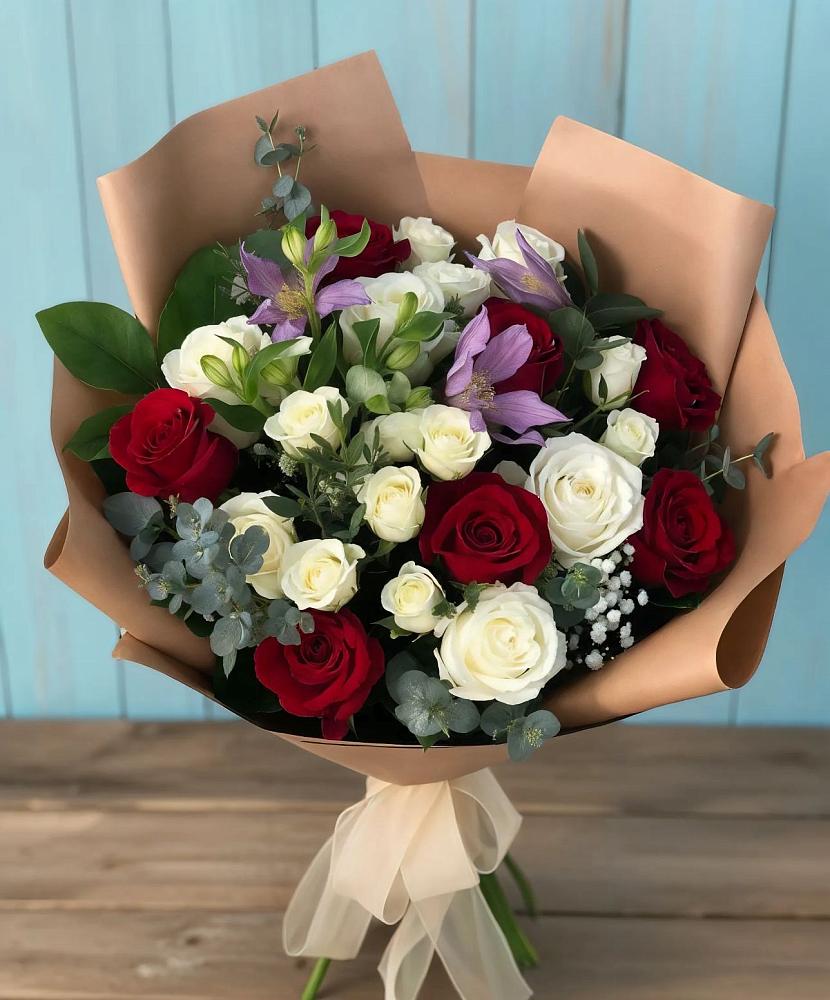 Букет цветов из: Розы и Альстромерии в Гиагинском