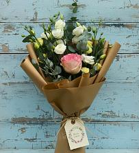 Букет цветов из:  Розы и Лизиантусы в Гиагинском
