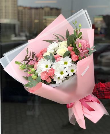 Букет цветов из: Розы, Лизиантусы и Хризантемы в Гиагинском