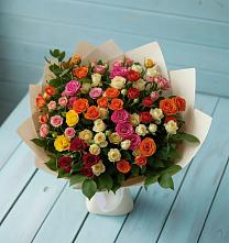 Букет Микс из разноцветных кустовых роз в Гиагинском
