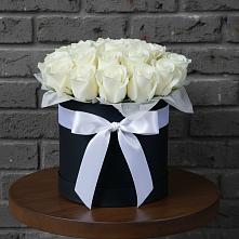 Цветочная композиция из Розы в шляпной коробке в Гиагинском