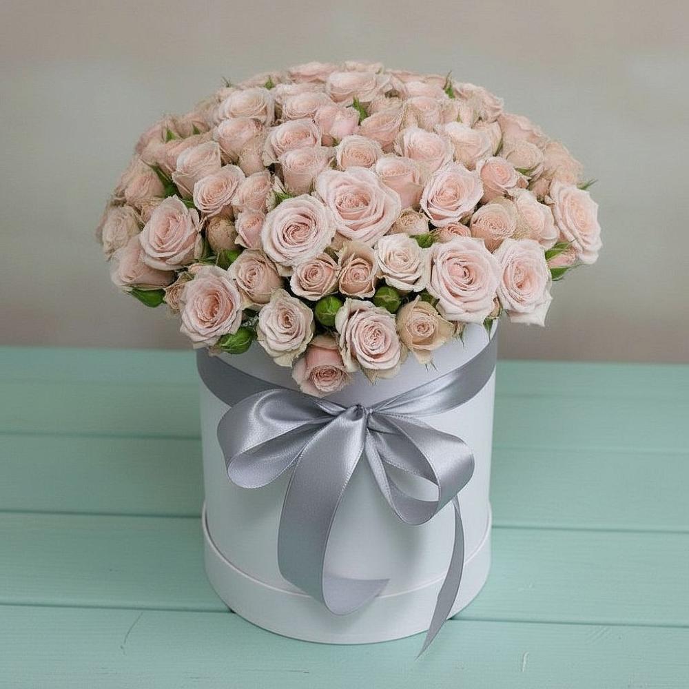 Цветочная композиция из Розы в шляпной коробке в Гиагинском